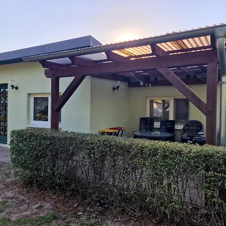 펜션 Gemuetlicher In Canow Mit Terrasse, Hof Und Seenaehe 부스트로우