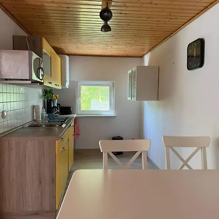 Gemuetlicher In Canow Mit Terrasse, Hof Und Seenaehe * 부스트로우