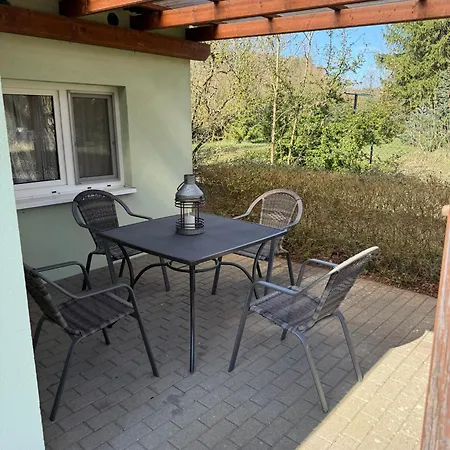 펜션 Gemuetlicher In Canow Mit Terrasse, Hof Und Seenaehe