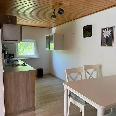 Gemuetlicher In Canow Mit Terrasse, Hof Und Seenaehe